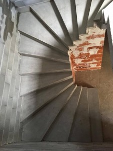 Escalier béton brut