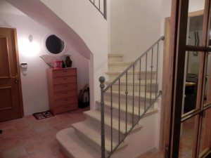 Escalier béton teinté