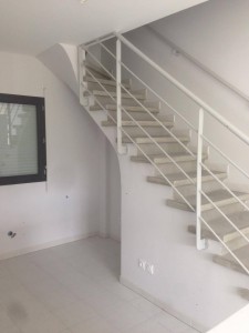 Escalier béton gris