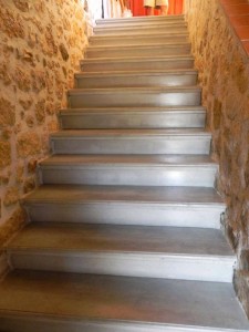 Escalier béton gris