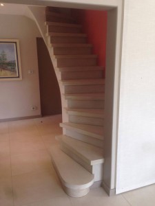Escalier béton teinté