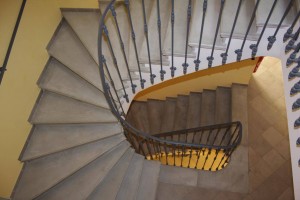 Escalier béton gris