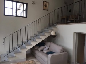 Escalier béton gris