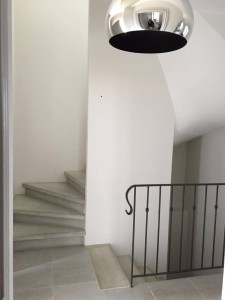 Escalier béton gris