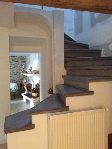 Escalier béton teinté