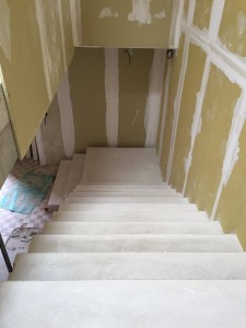 Escalier béton teinté