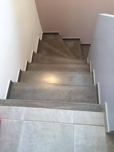 Escalier béton teinté