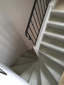 Escalier béton gris