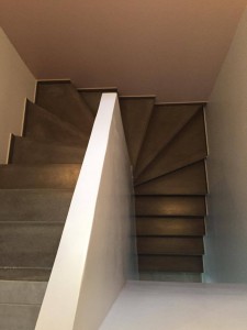 Escalier béton teinté