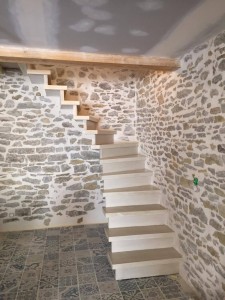 Escalier béton teinté