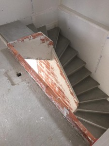 Escalier béton gris