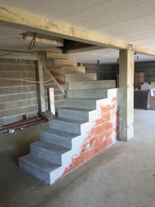 Escalier béton brut