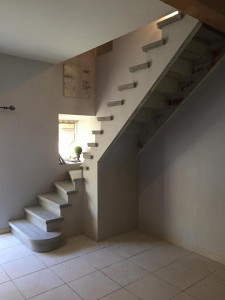 Escalier béton gris
