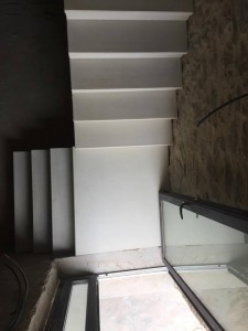 Escalier béton teinté