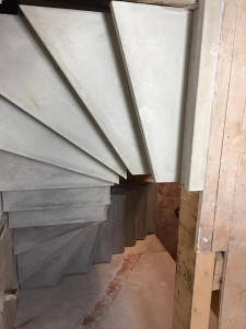 Escalier béton brut