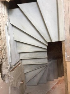 Escalier béton brut