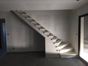 Escalier béton teinté