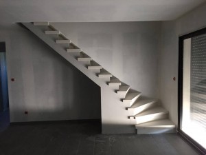 Escalier béton teinté