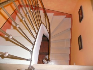 Escalier béton teinté