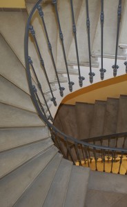 Escalier béton gris