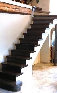escalier-beton-teinte-noir