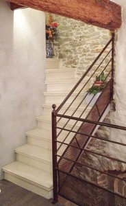 Escalier béton teinté