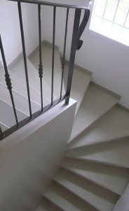 Escalier béton teinté