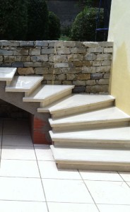 Escalier extérieur béton
