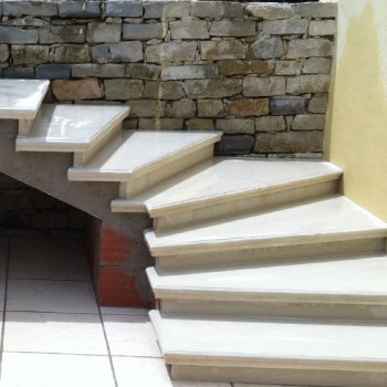 Escalier extérieur béton