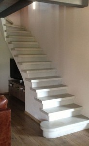 Escalier béton gris