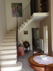 Escalier béton teinté